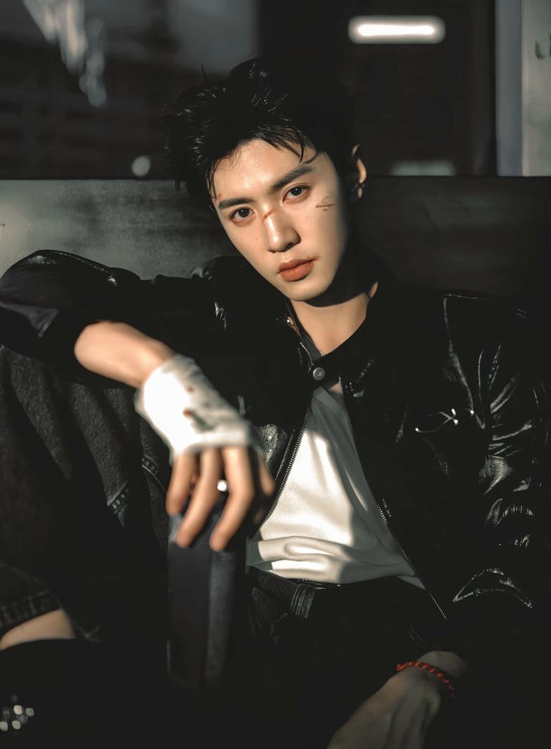 Biểu cảm cool ngầu trai đẹp che mặt k9 nền điện thoại