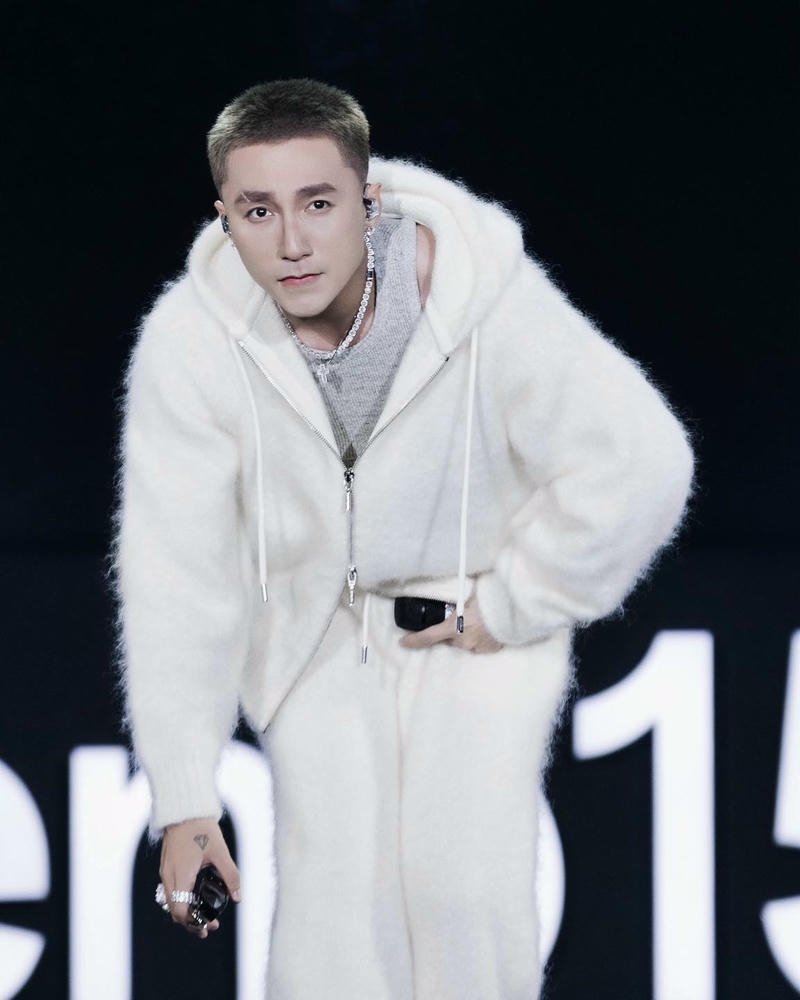 Biểu cảm cuốn hút Sơn Tùng MTP ảnh nền