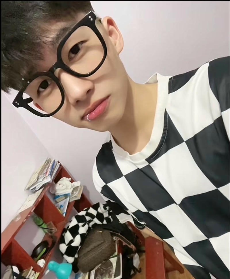 Biểu cảm cuốn hút trai k9 boy phố trong ảnh