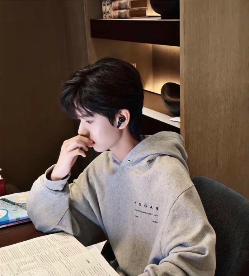 Biểu cảm đáng yêu trai đẹp 13 tuổi trong ảnh