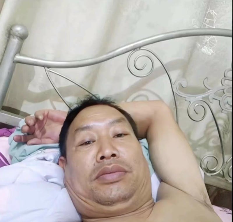 Biểu cảm nhẹ nhàng nam kém sắc hình nền