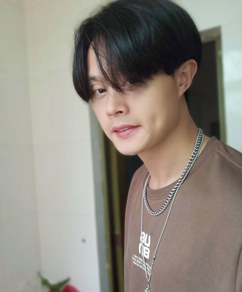 Biểu cảm nhẹ nhàng nam kém thu hút hình nền