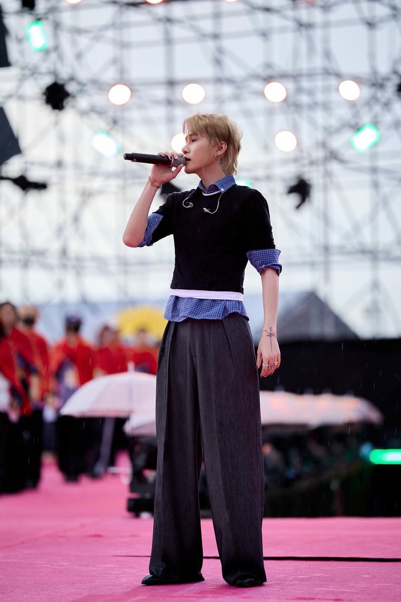 Biểu cảm tự nhiên phù hợp hình nền Jack J97 đẹp