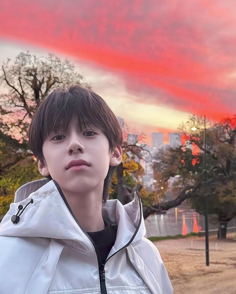 Biểu cảm tự nhiên trai đẹp 13 tuổi hình đẹp