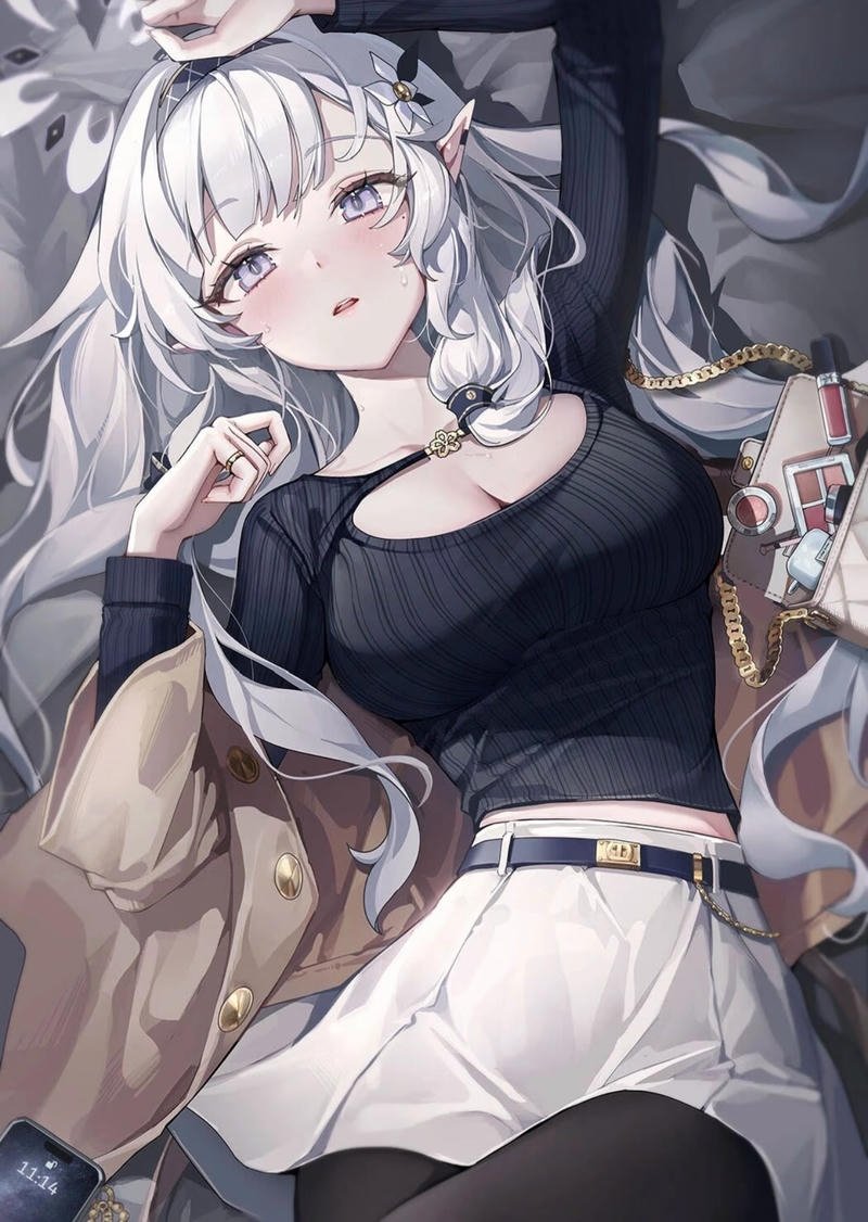 Cô gái anime thân hình đầy đặn dáng múp