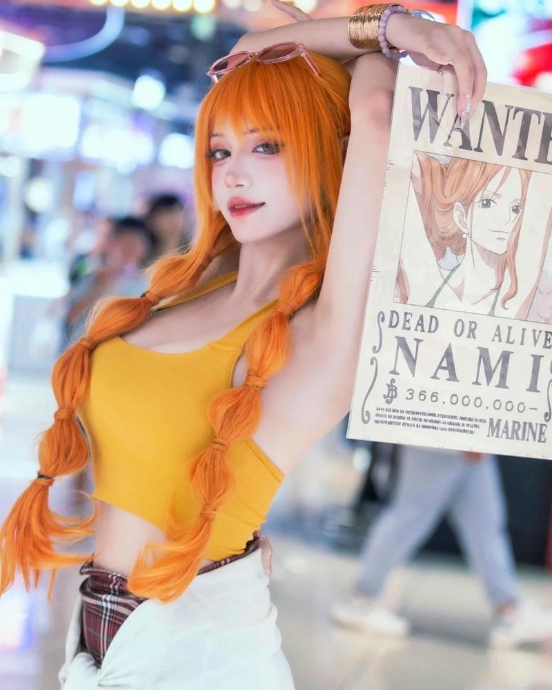 Cô gái thể hiện Nami ánh nhìn đầy sức hút