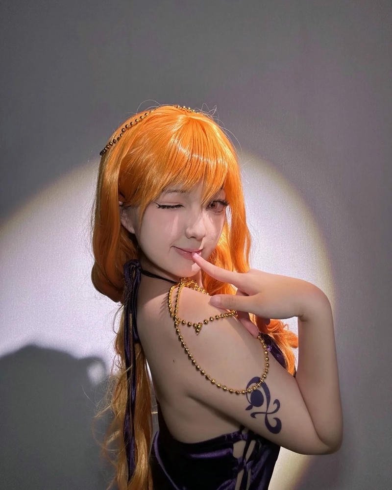 Cô nàng thể hiện Nami với biểu cảm duyên dáng