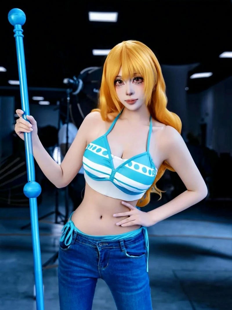 Cosplay Nami đường nét gương mặt hài hòa thu hút