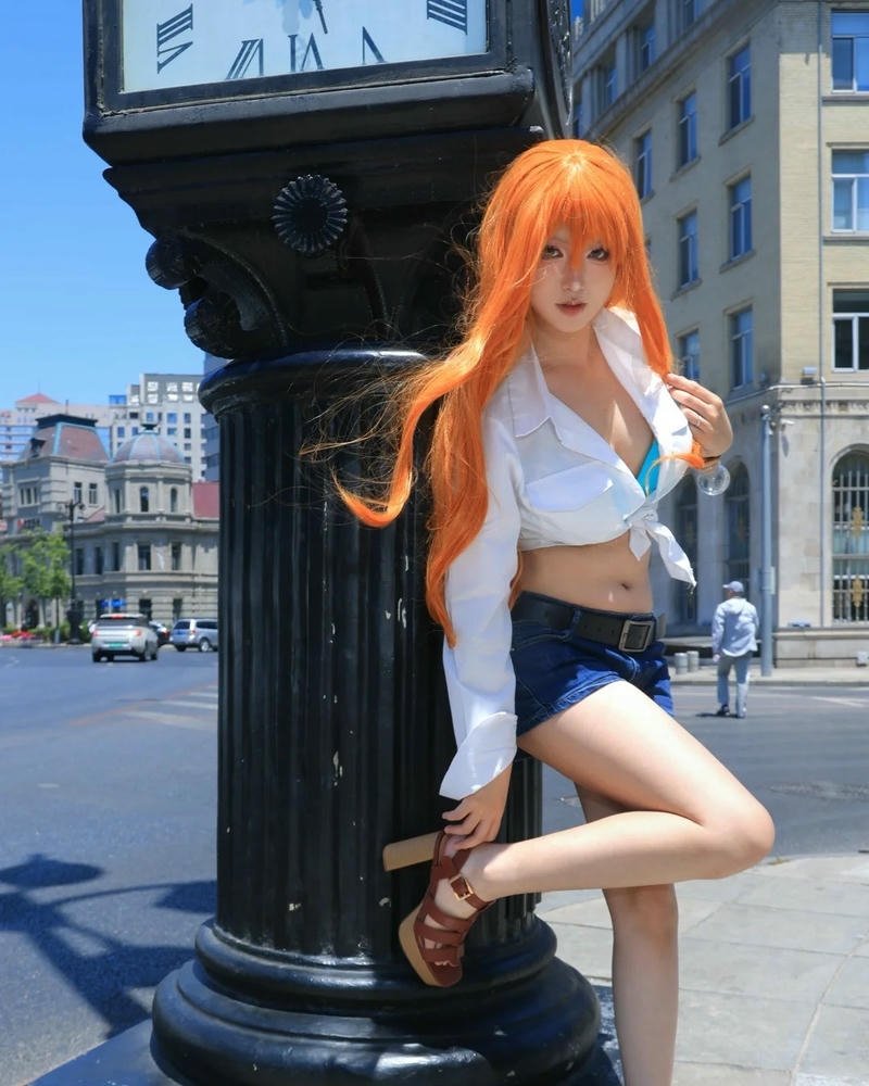 Cosplay Nami thần thái nổi bật đầy cá tính