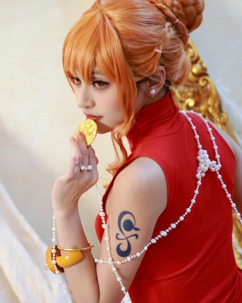 Cosplay Nami thần thái tự nhiên đầy cuốn hút