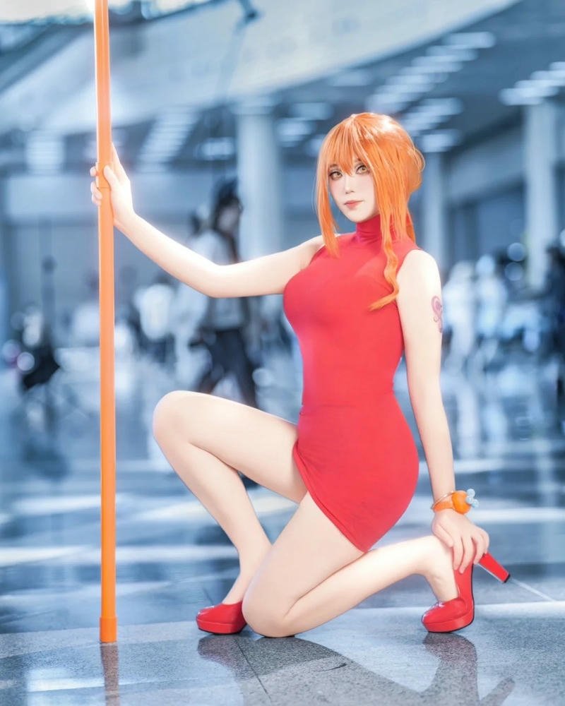 Cosplay Nami thể hiện thần thái quyến rũ đầy cuốn hút