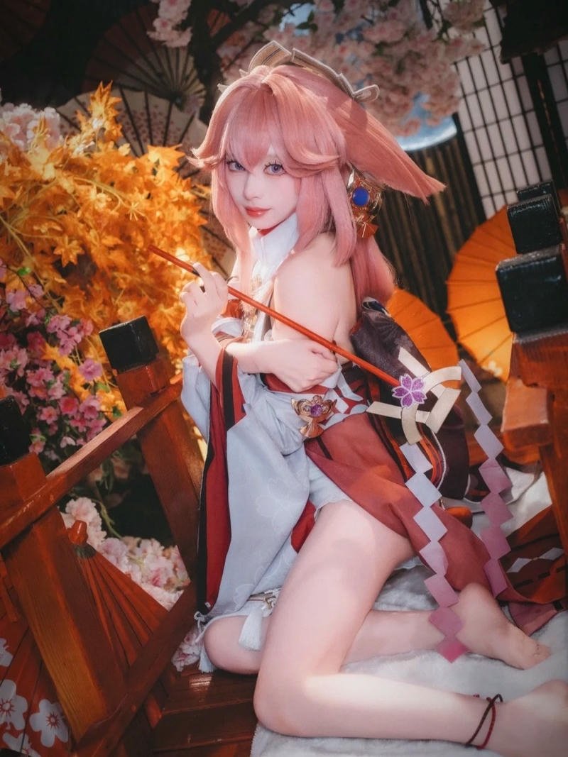 Cosplay Yae Miko mang diện mạo nổi bật với nét đẹp duyên dáng