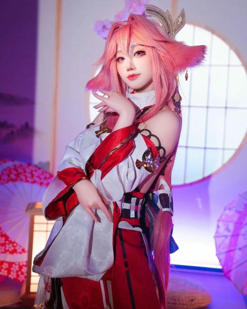 Cosplay Yae Miko phong cách hiện đại pha nét cổ điển