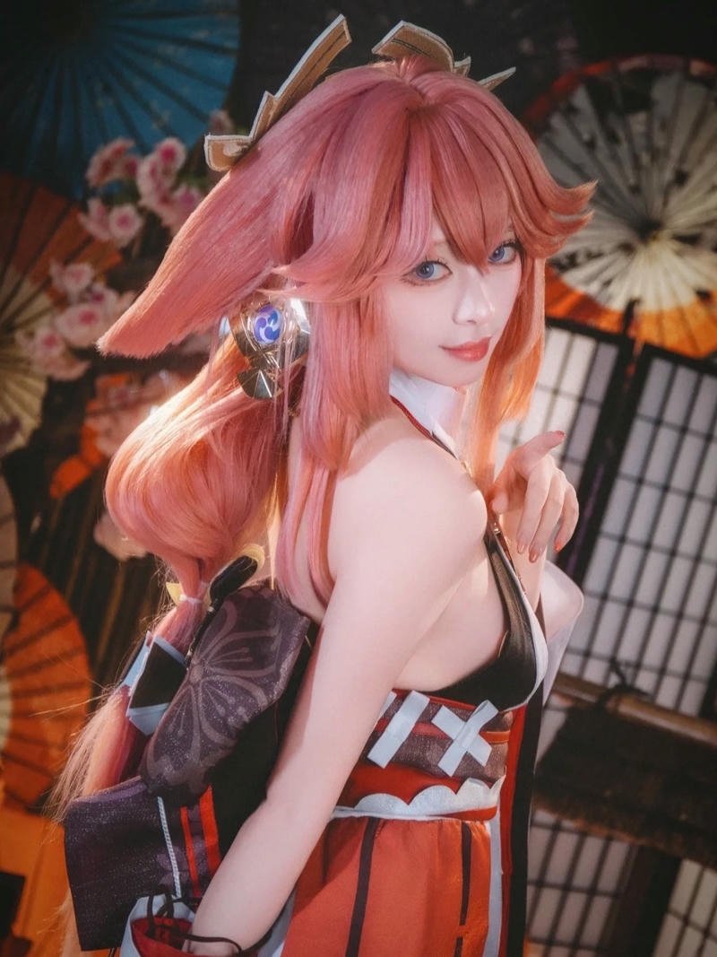 Cosplay Yae Miko phong thái thanh lịch với khí chất cuốn hút