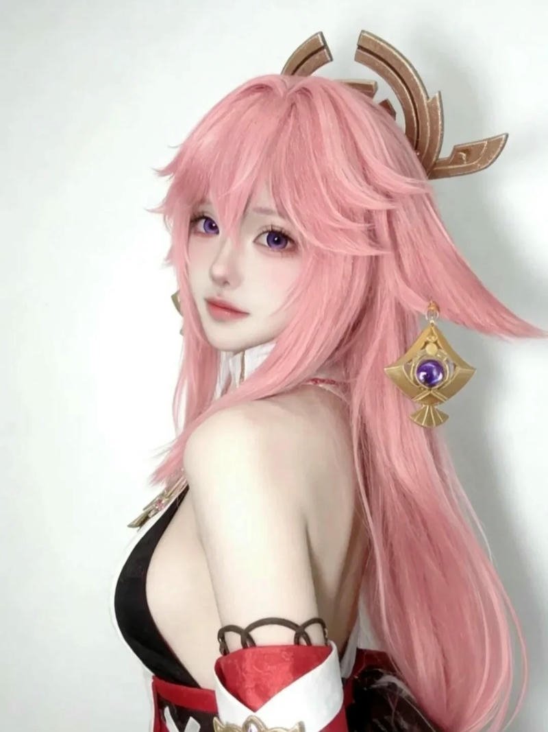 Cosplay Yae Miko thể hiện phong cách độc đáo đầy cá tính
