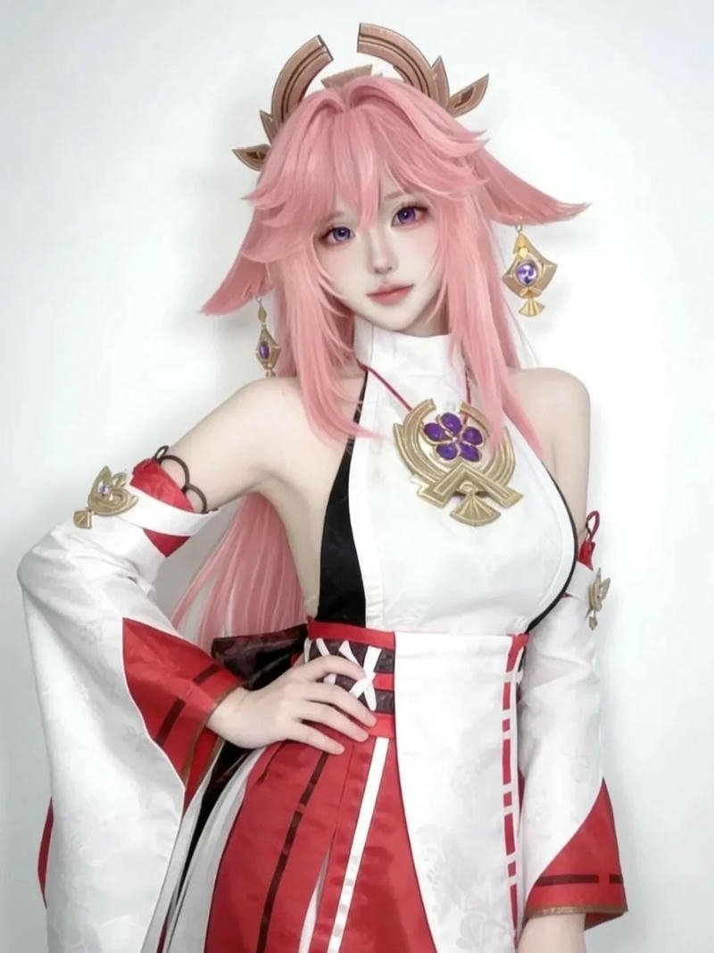 Cosplay Yae Miko thể hiện thần thái quyến rũ đầy cuốn hút