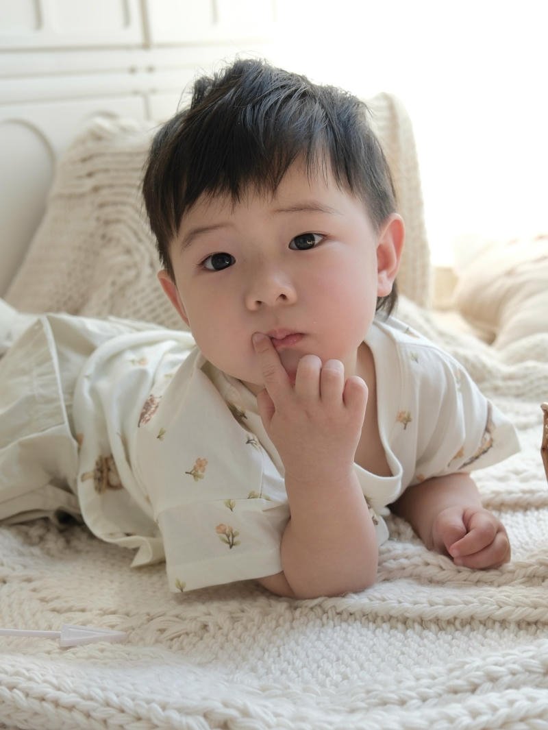 Dáng hình nhỏ gọn giúp ảnh bé trai đáng yêu dễ nhìn