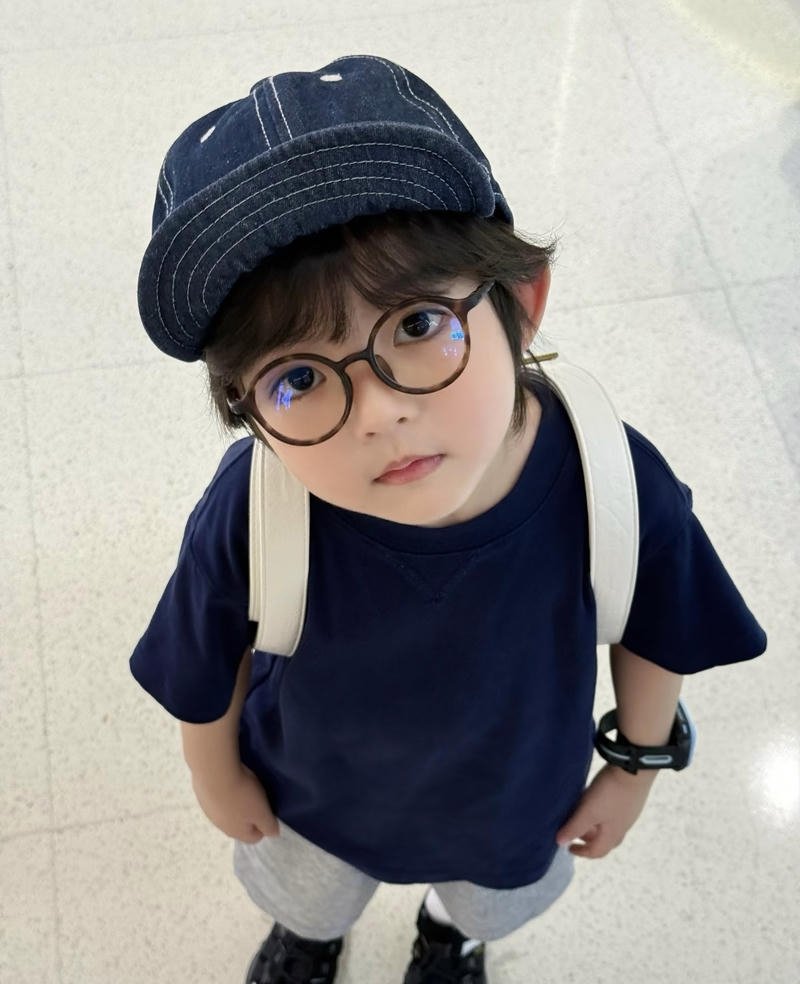 Dáng nhỏ nhắn giúp ảnh bé trai đáng yêu dễ mến