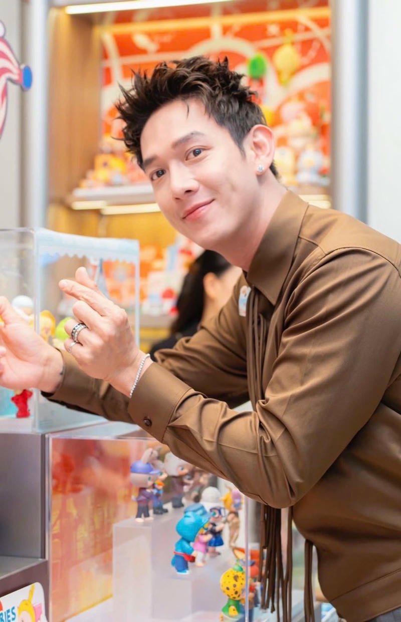 Góc nhìn cận mặt tạo chiều sâu ảnh Song Luân