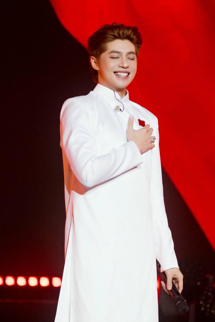 Gương mặt Noo Phước Thịnh thư thái trong khoảnh khắc đời thường