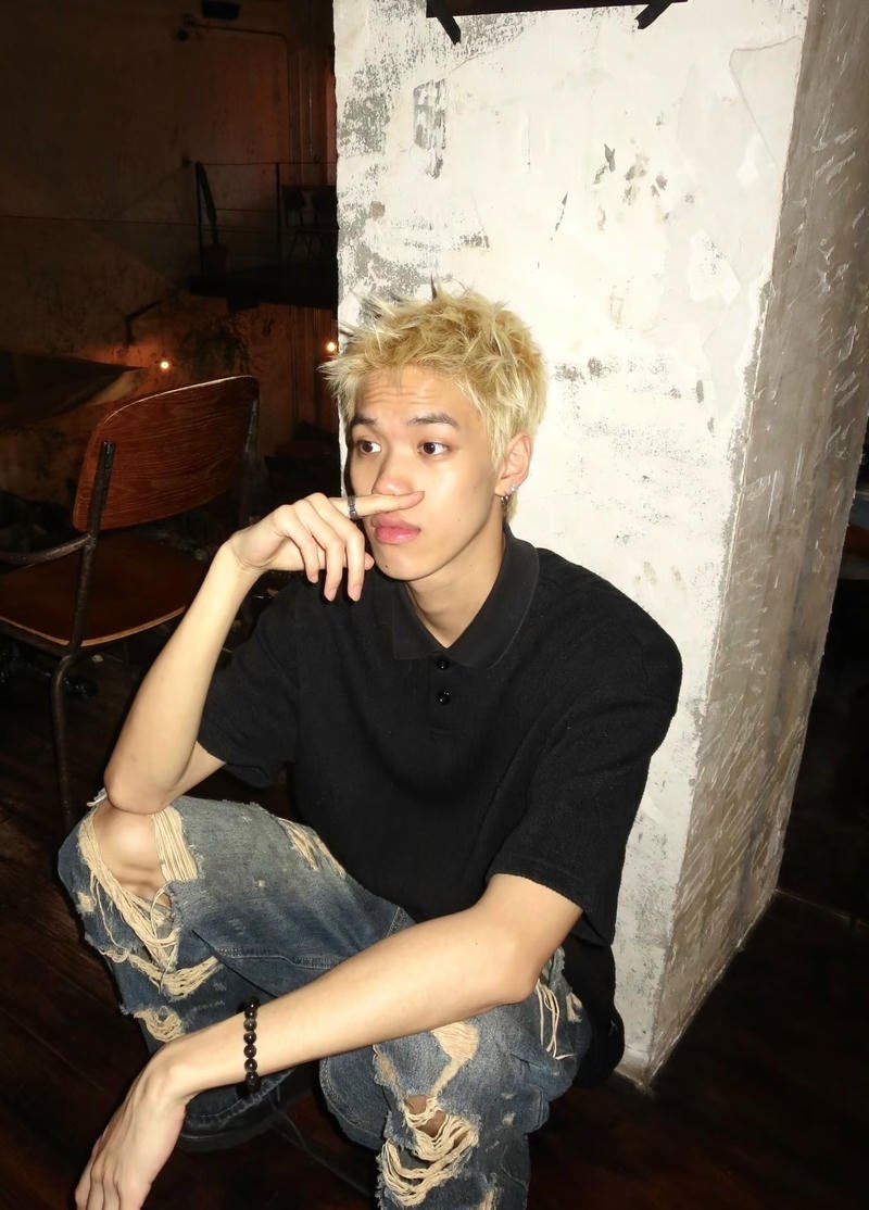 Gương mặt cuốn hút trai k9 boy phố nền đẹp