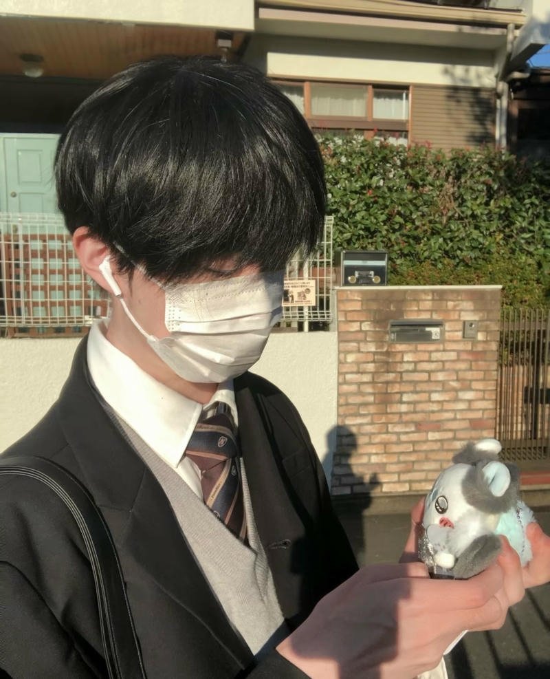 Gương mặt đáng yêu học sinh nam nền đẹp