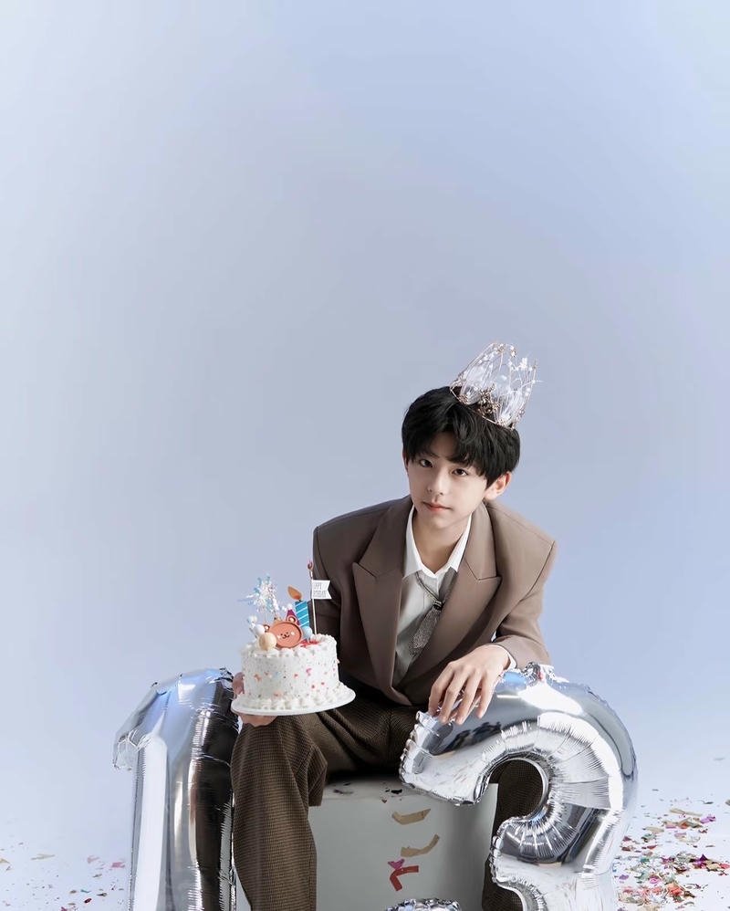 Gương mặt dễ thương trai đẹp 13 tuổi ảnh nền