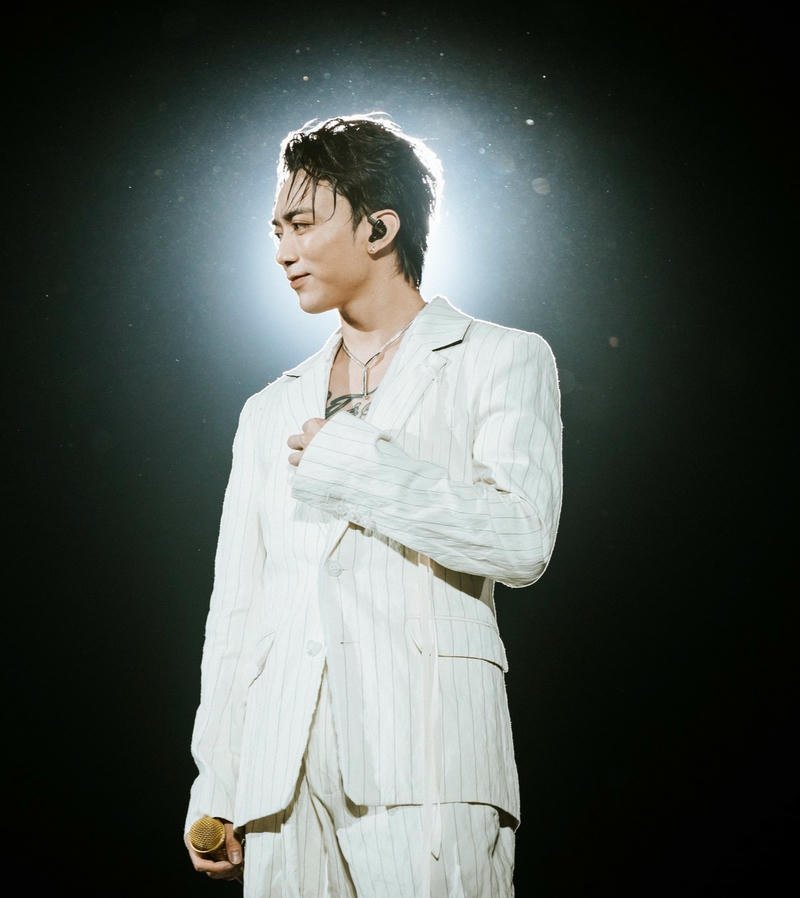 Gương mặt điển trai phong cách hình nền Soobin Hoàng Sơn