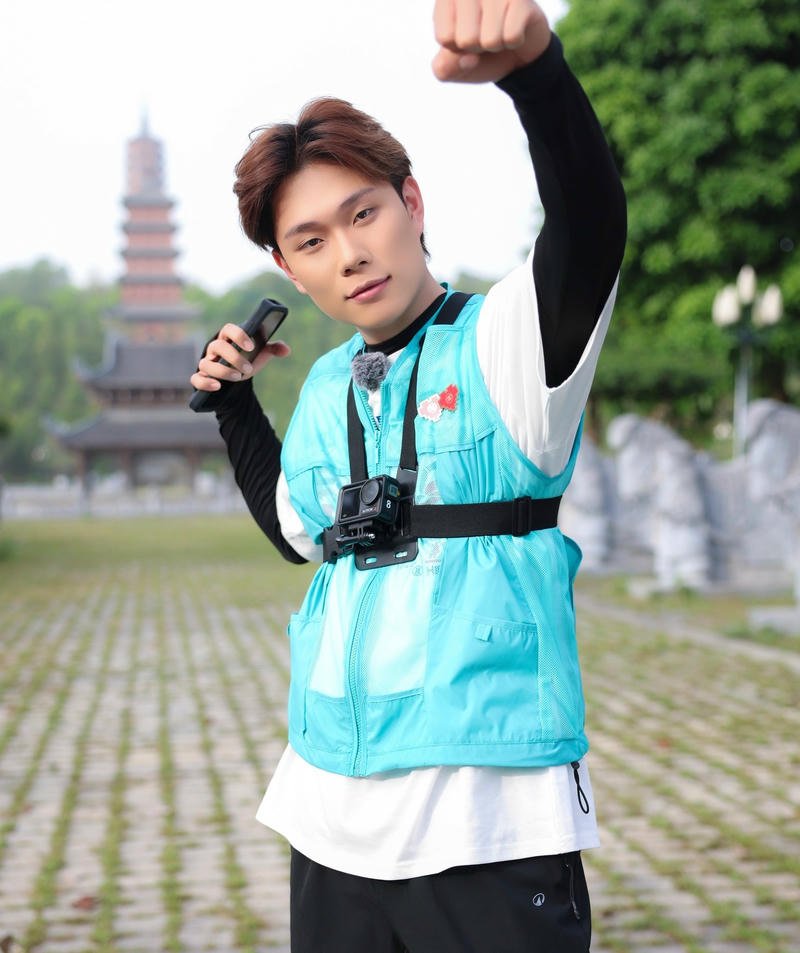 Gương mặt điển trai phù hợp làm hình nền Dương Domic