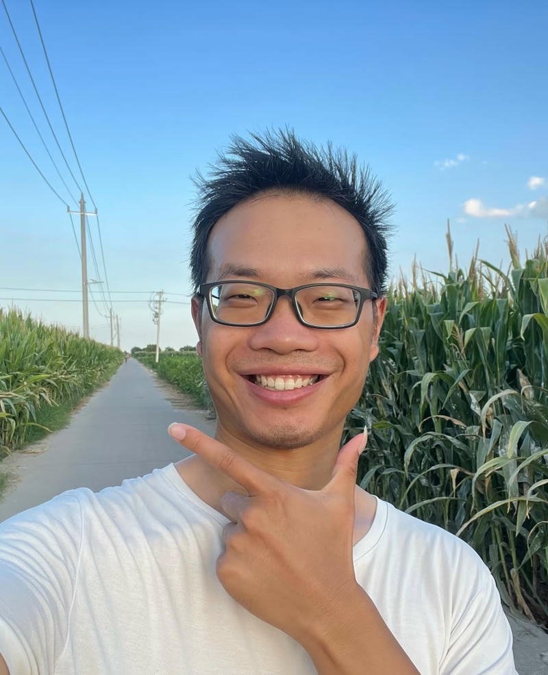 Gương mặt kém sắc nam trong ảnh nền