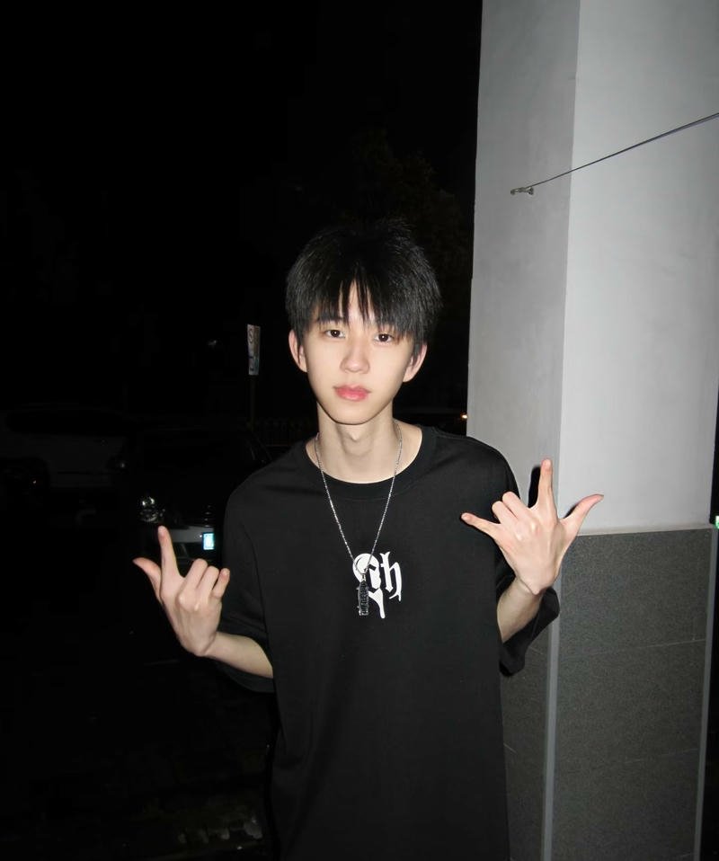 Gương mặt nổi bật trai 2k9 ảnh nền