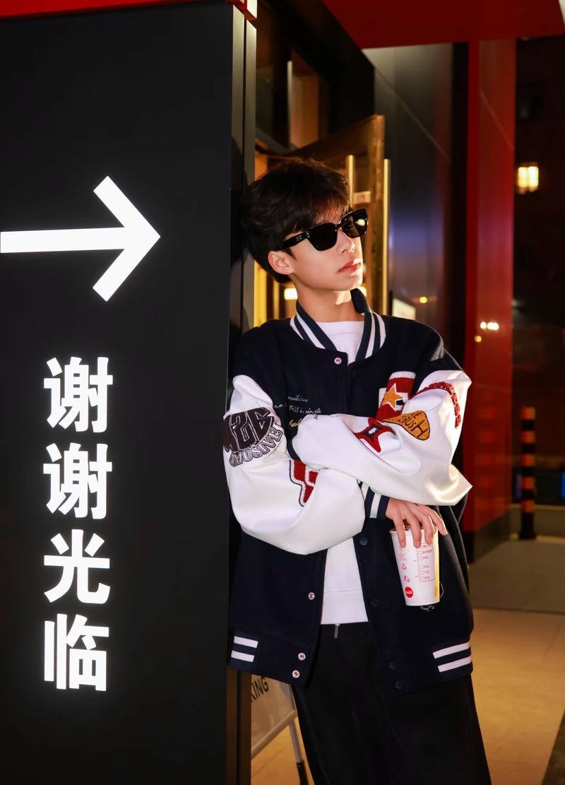 Gương mặt rõ nét trai đẹp 13 tuổi trong hình