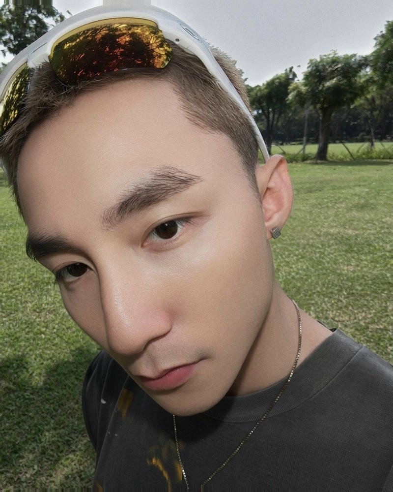 Gương mặt sáng rõ Sơn Tùng MTP trong ảnh