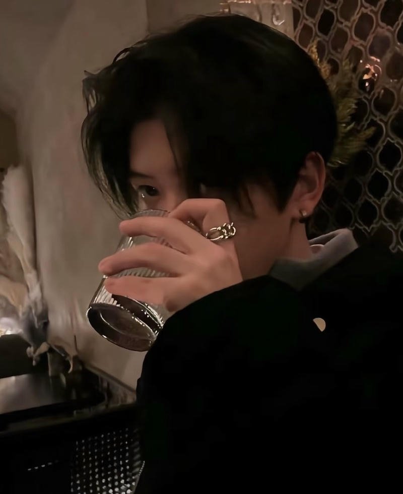 Gương mặt sáng rõ trai k9 trong ảnh