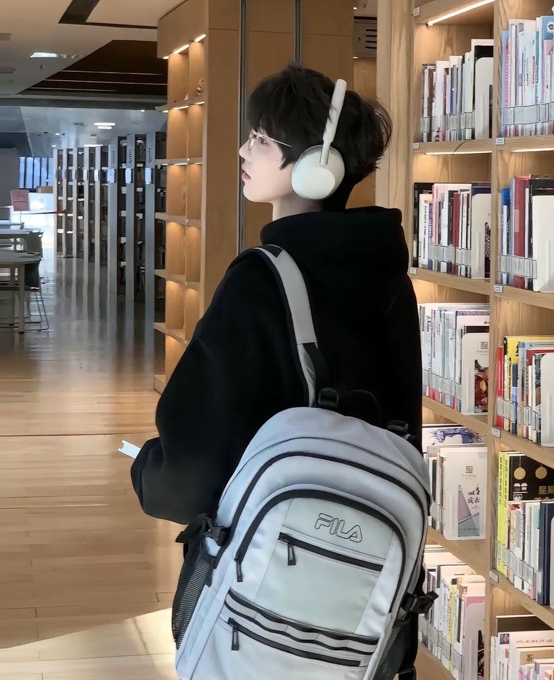 Gương mặt sáng sủa học sinh nam ảnh nền