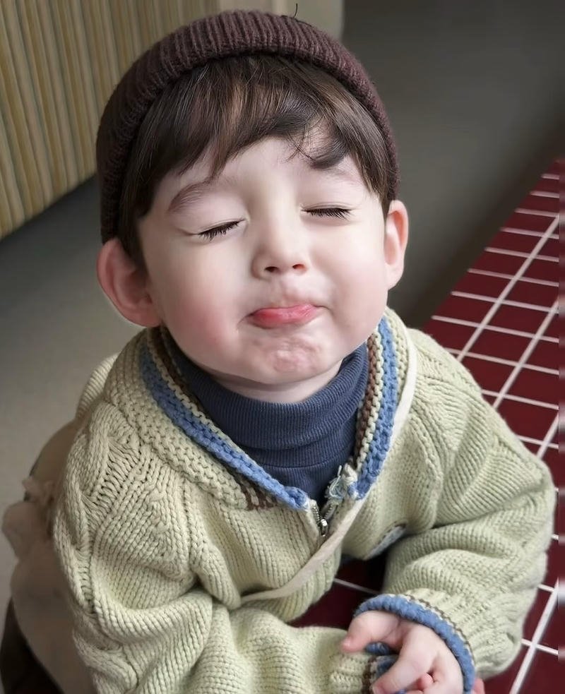 Gương mặt sáng sủa trong ảnh bé trai đáng yêu nổi bật