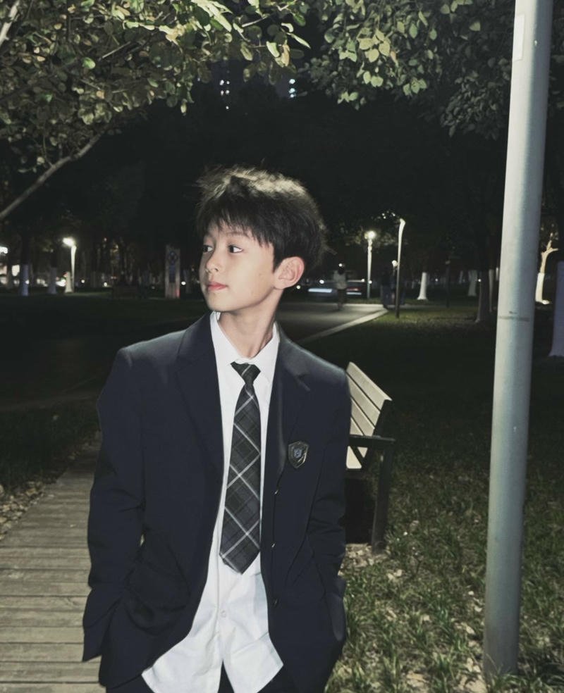 Gương mặt tự nhiên trai đẹp học sinh hình nền