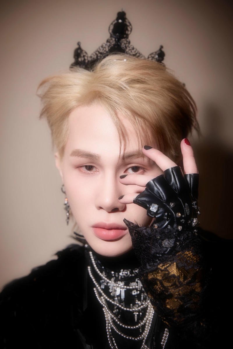 Hình ảnh biểu diễn đầy cảm xúc tạo nền Jack J97