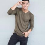 Hình ảnh trình diễn Trọng Hiếu làm nền