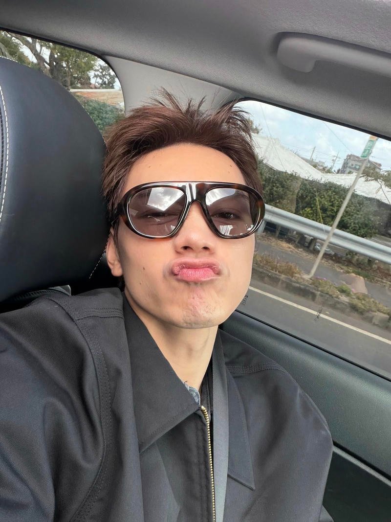 Hình nền JSOL mang phong cách nhẹ nhàng hiện đại