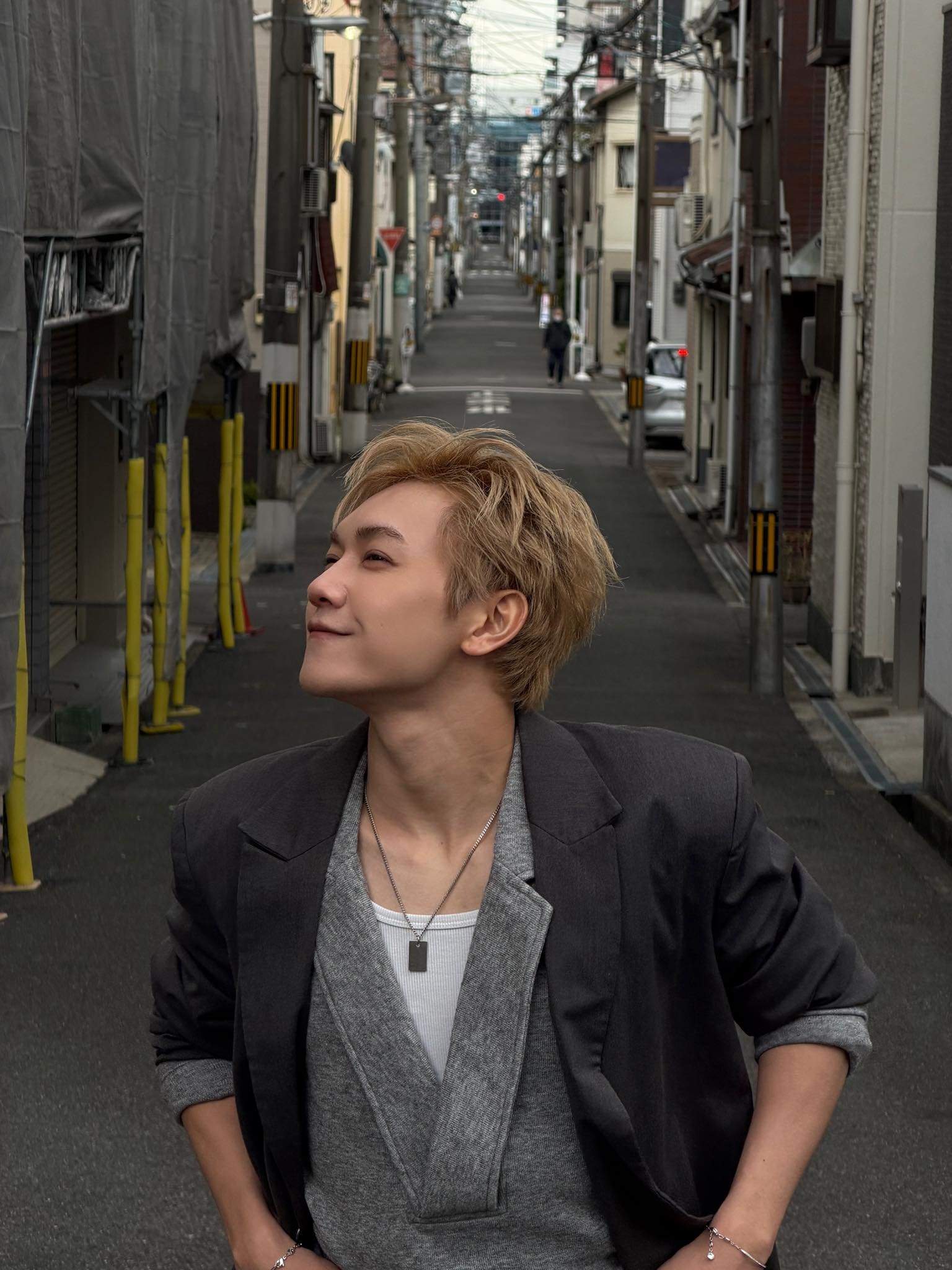 Hình nền JSOL với góc nghiêng thần thánh