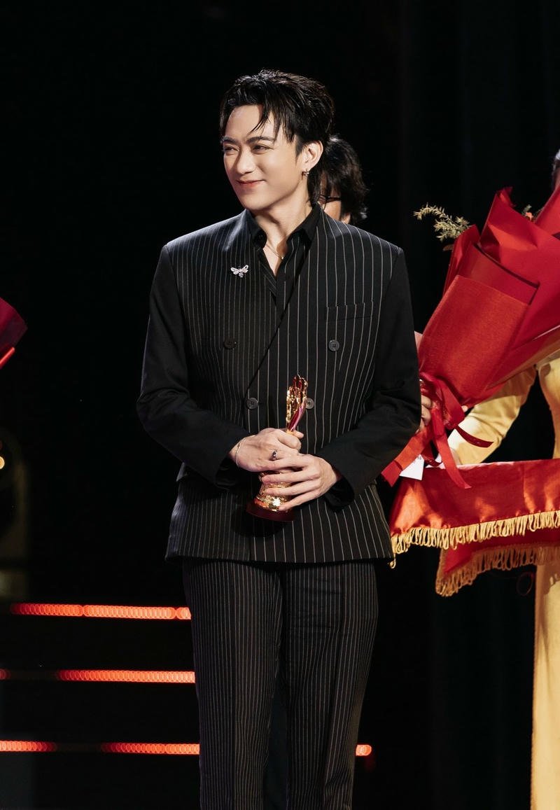 Hình nền Soobin Hoàng Sơn mang vibe trẻ trung hiện đại