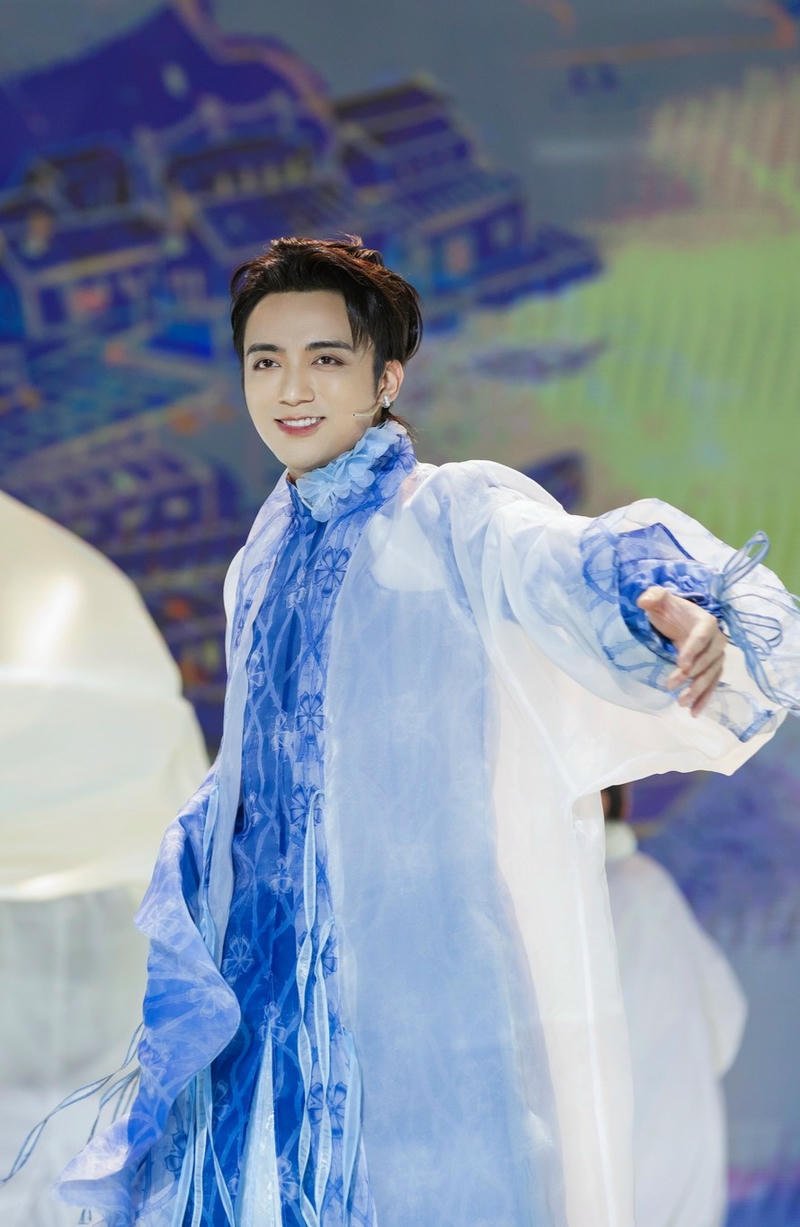 Hình nền Soobin Hoàng Sơn với ánh mắt thu hút nổi bật