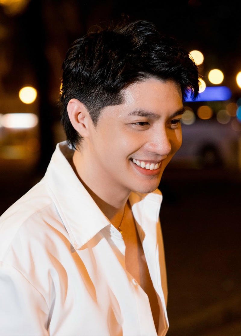 Khoảnh khắc ánh đèn rực rỡ tôn lên nền Noo Phước Thịnh