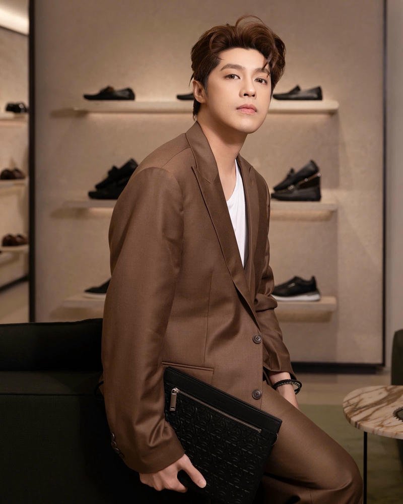 Khoảnh khắc ánh nhìn xa đầy cảm xúc Noo Phước Thịnh