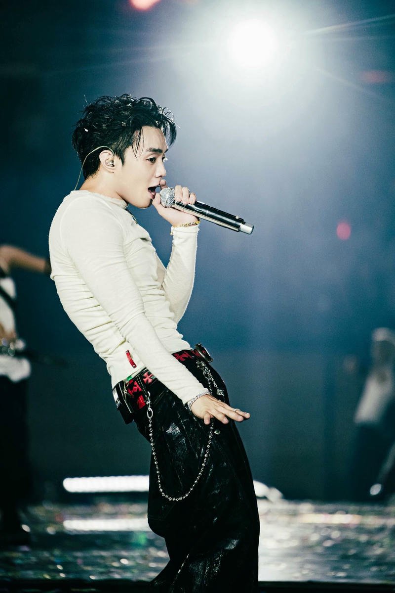 Khoảnh khắc biểu diễn live tạo hình nền Negav cực chất