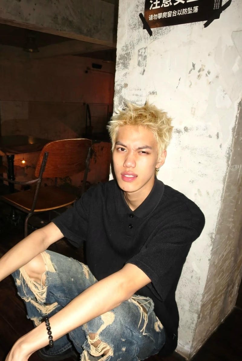 Khoảnh khắc che mặt trai đẹp che mặt k9 ảnh nền