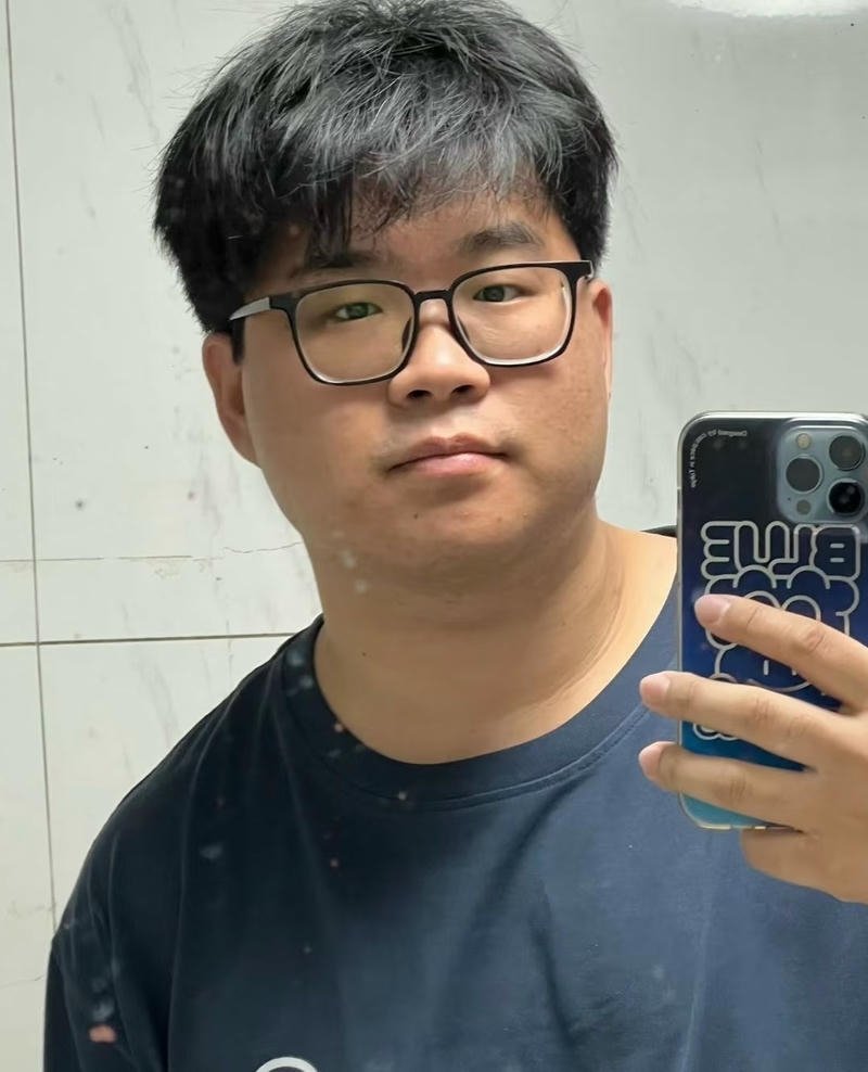 Khoảnh khắc cười nhẹ nam kém thu hút ảnh nền