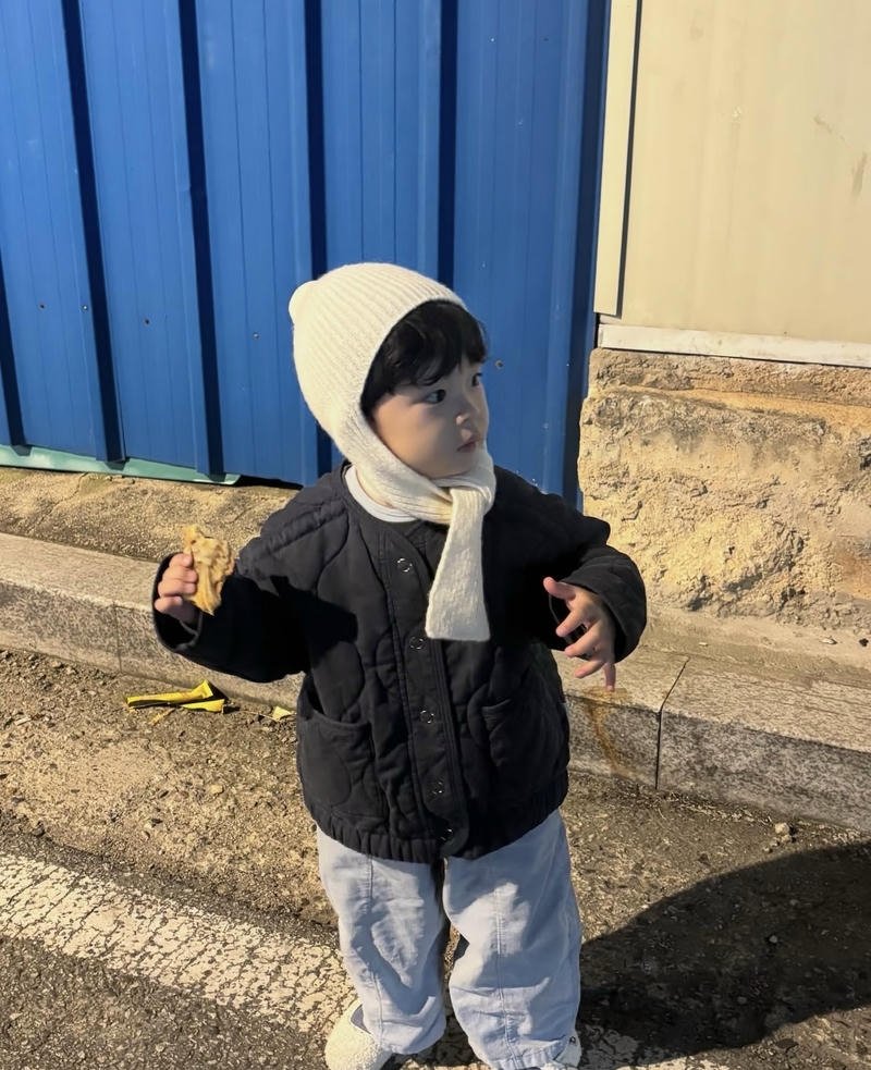 Khoảnh khắc đáng yêu trong ảnh bé trai đáng yêu thu hút