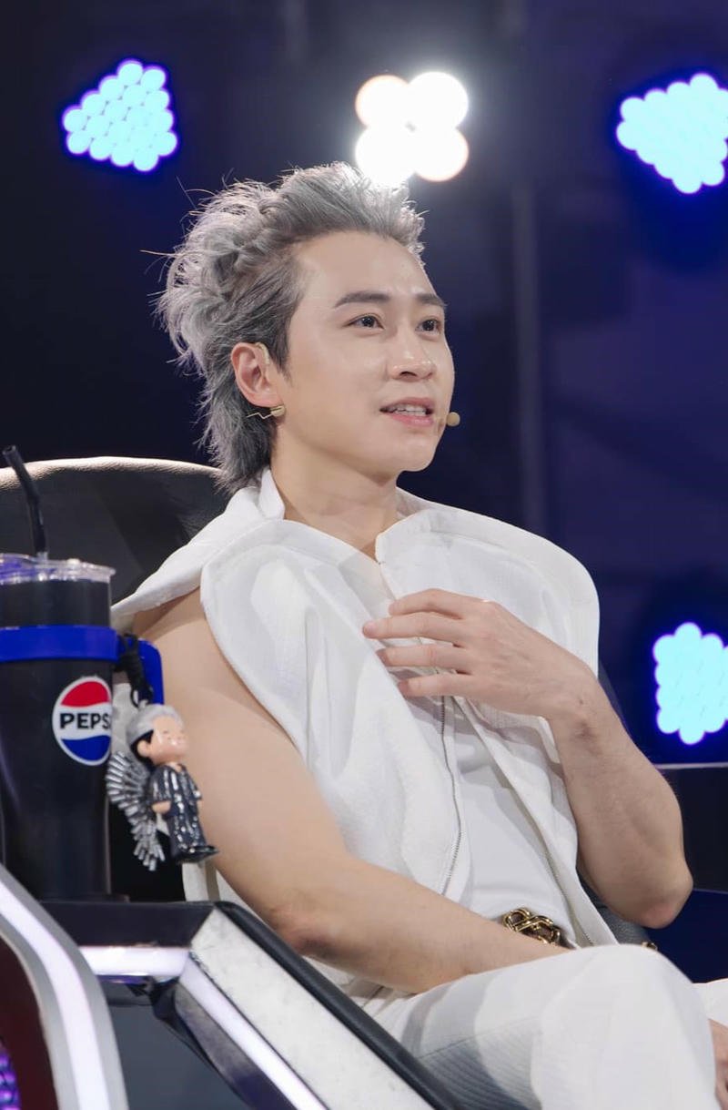 Khoảnh khắc đời thường giản dị của Karik hợp làm nền